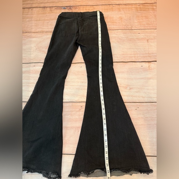 Free People Women’s Black Flare Bell Bottom Denim Jeans Raw Hem Size 26 - Picture 2 of 7